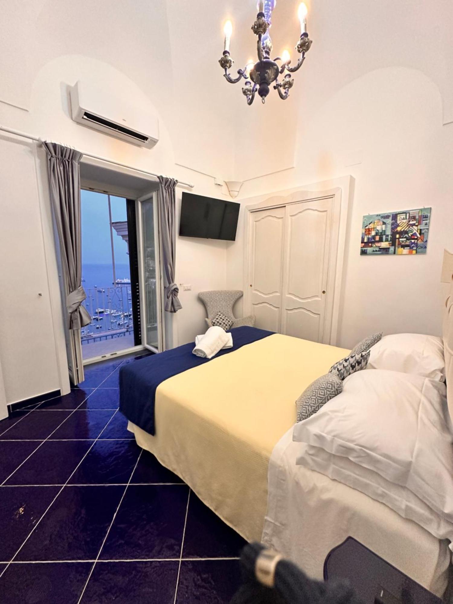 Queen View Apartment - No Kitchen Positano Exterior photo