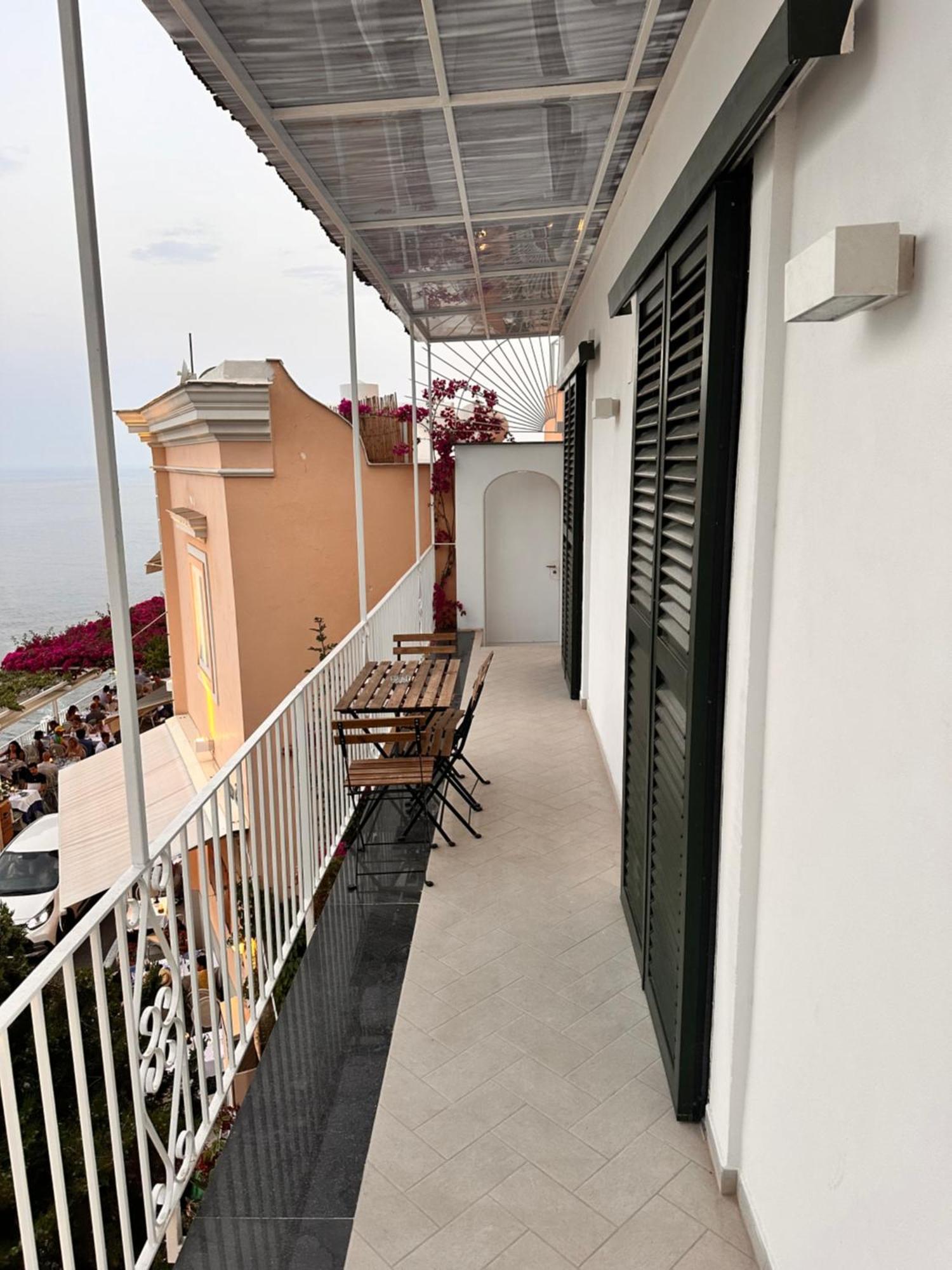 Queen View Apartment - No Kitchen Positano Exterior photo